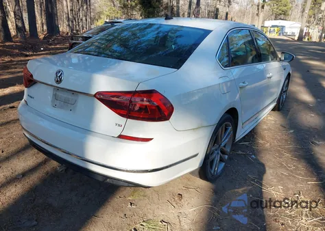2017 Volkswagen Passat 1.8T R-Line z USA, uszkodzony, nr VIN 1VWDT7A38HC019350